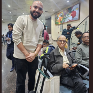 Startup Founder Lauds Narayana Murthy’s Humility at Indore Airport